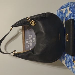 MICHAEL KORS HOBO AND WALLET SET IN EUC!!